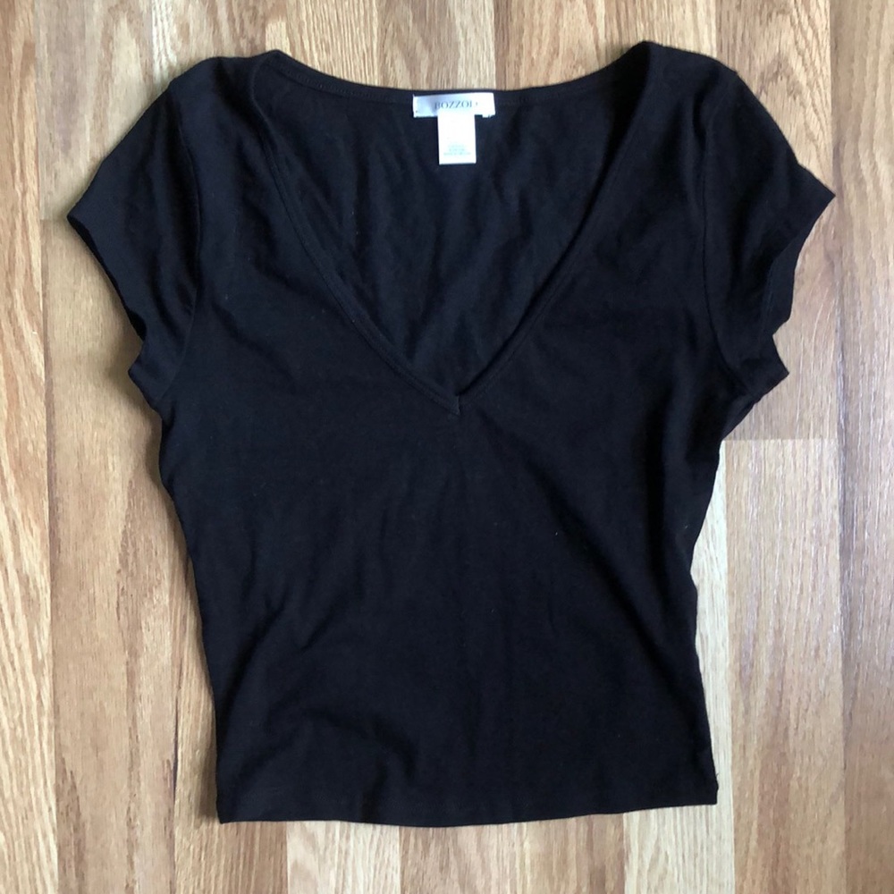 Black short sleeved crop top